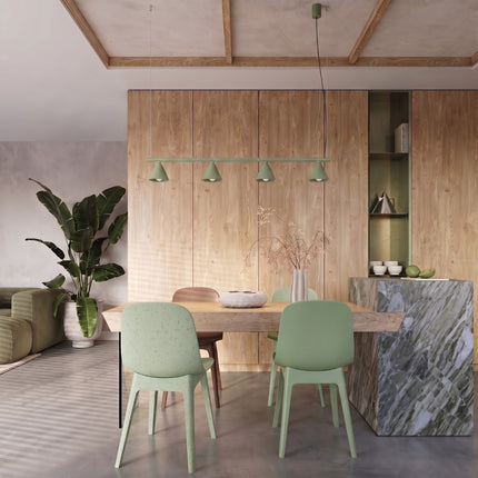 Suspension Bergen poutre 4 cônes 122 cm vert sauge dans une pièce à vivre