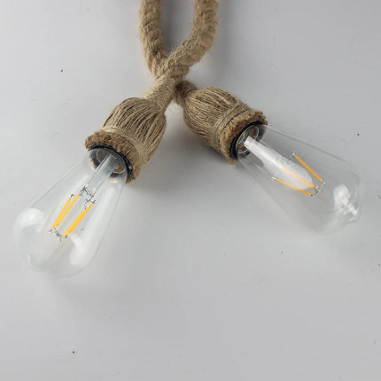 Suspension bohème en corde de chanvre dans une chambre