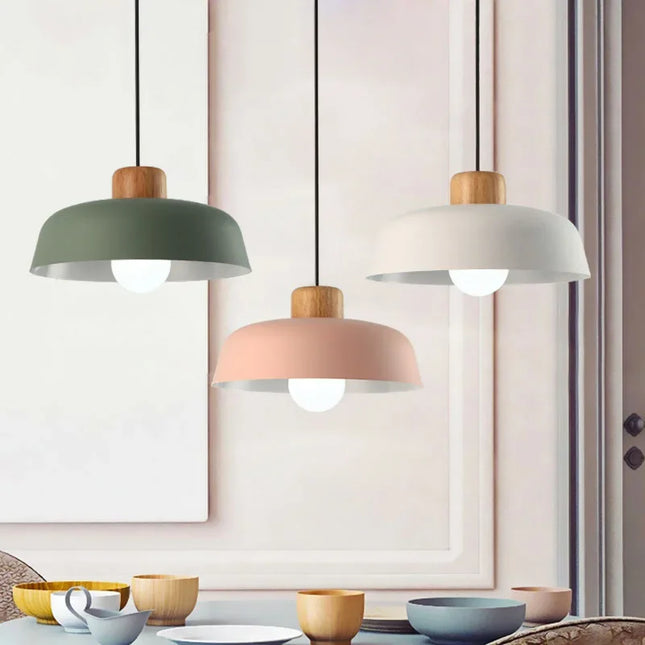 Suspension bol en aluminium brossé et bois au design minimaliste