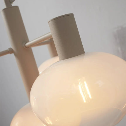 Detail du bras métallique sable et de la fixation du globe en verre