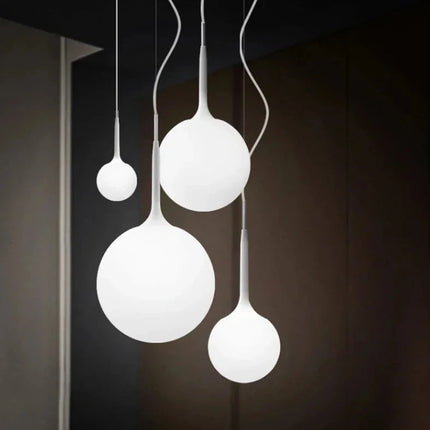 Suspension boule verre LED italienne diffusant une lumière homogène