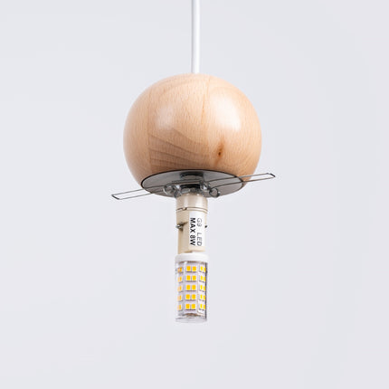 Suspension Bulbe Bois 3 en Cascade, vue rapprochée des globes et sphères