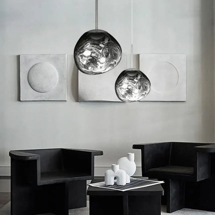 Suspension bulle moderne coloris gris fumé, effet de bulles figées pour un éclairage doux.