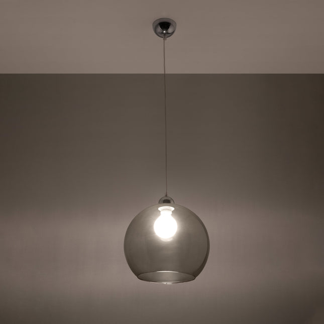Suspension Bulle en verre graphite dans un salon contemporain