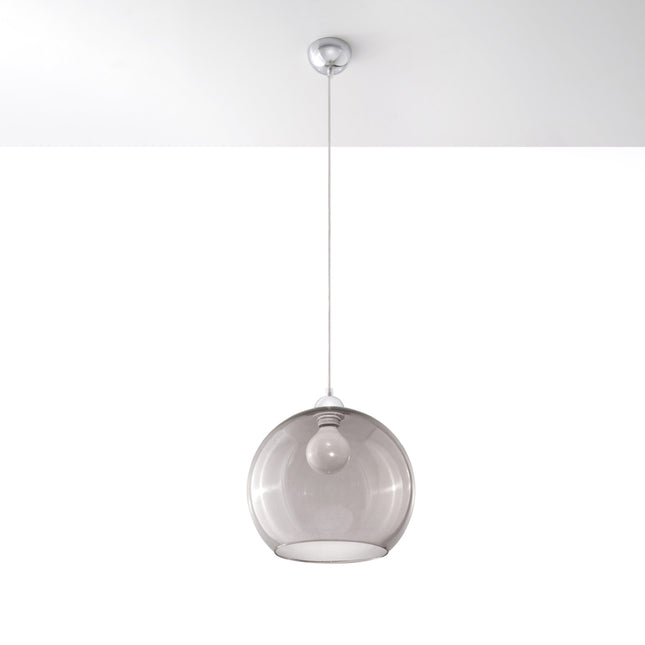 Suspension Bulle en verre graphite au-dessus d'une table à manger