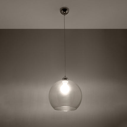 Suspension Bulle en verre transparent dans un salon contemporain