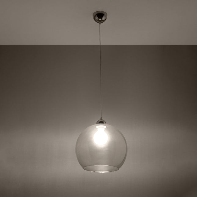 Suspension Bulle en verre transparent dans un salon contemporain