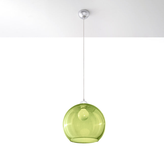 Suspension Bulle en verre vert au-dessus d'une table à manger