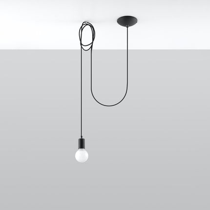Suspension Câble Minimaliste noire à ampoule E27 apparente dans un salon contemporain
