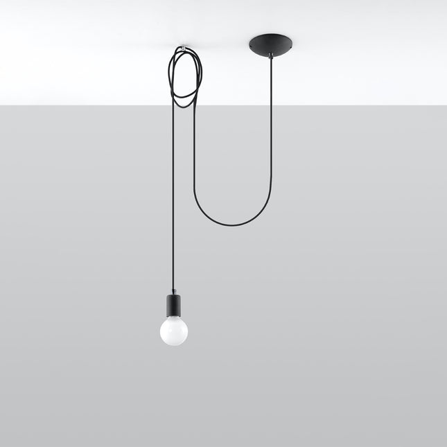 Suspension Câble Minimaliste noire à ampoule E27 apparente dans un salon contemporain