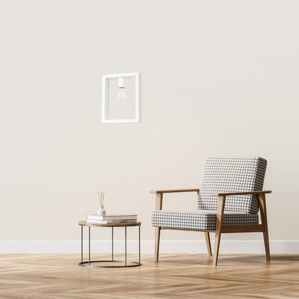 Suspension Cadre Pure blanche installée dans un salon scandinave lumineux
