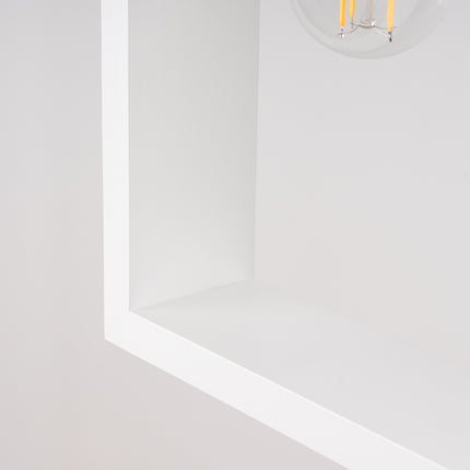 Détail de la finition mate blanche sur la suspension Cadre Pure
