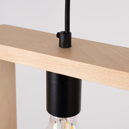 Gros plan sur le câble textile noir de la suspension Cadre Pure bois naturel