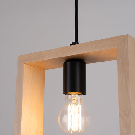 Détail du cadre carré en bois naturel et de son assemblage, suspension Cadre Pure
