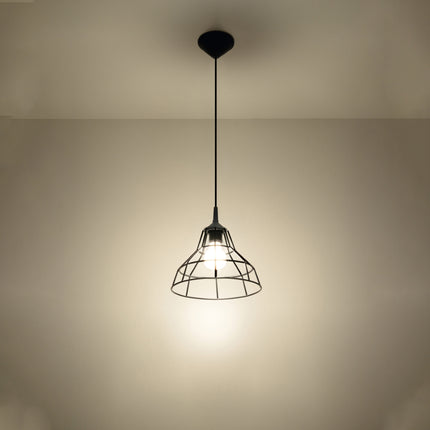 Suspension Cage Scandinave Noire dans une salle à manger