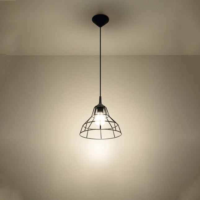 Suspension Cage Scandinave Noire dans une salle à manger