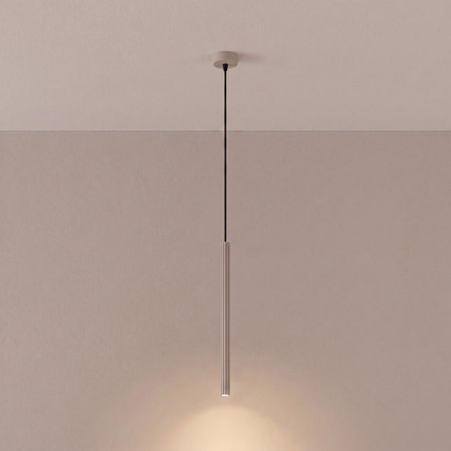 Suspension Cannelée 1 Lumière acier taupe allumée, faisceau resserré