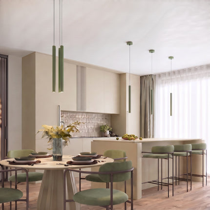 Suspension Cannelée 1 Lumière acier vert olive au-dessus d'un îlot de cuisine