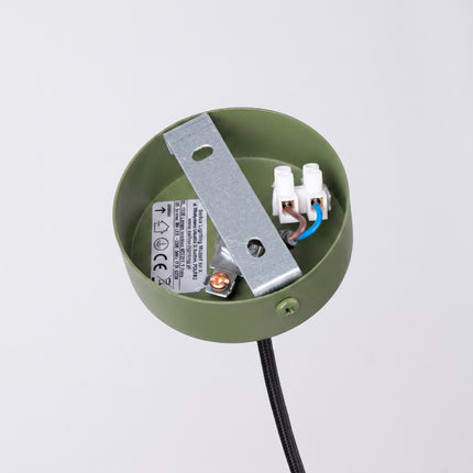 Suspension Cannelée 1 Lumière acier vert olive, vue de détail des stries
