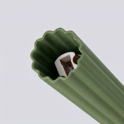 Suspension Cannelée 1 Lumière acier vert olive, packshot de trois quarts