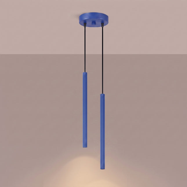 Suspension Cannelée 2 Lumières acier bleu outremer allumée, faisceau resserré