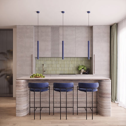 Suspension Cannelée 2 Lumières acier bleu outremer au-dessus d'une table à manger