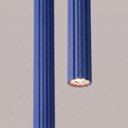 Suspension Cannelée 2 Lumières acier bleu outremer, vue de détail des stries
