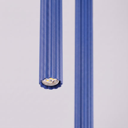 Suspension Cannelée 2 Lumières acier bleu outremer, packshot de trois quarts