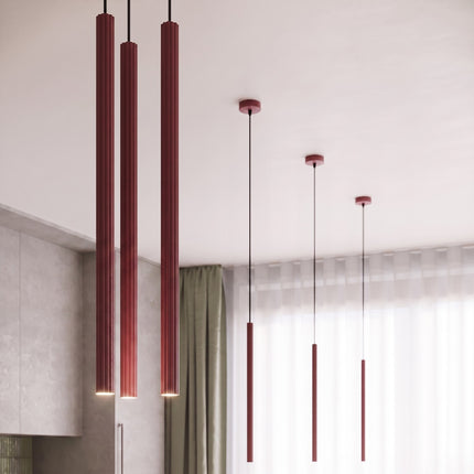 Suspension Cannelée 2 Lumières acier bordeaux au-dessus d'un îlot de cuisine