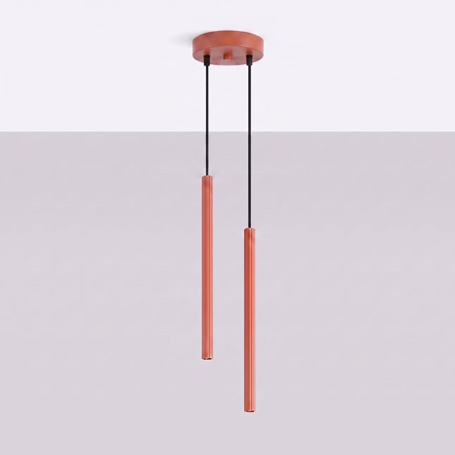 Suspension Cannelée 2 Lumières acier ocre rouge, vue en situation sur fond clair