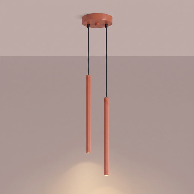 Suspension Cannelée 2 Lumières acier ocre rouge allumée, faisceau resserré