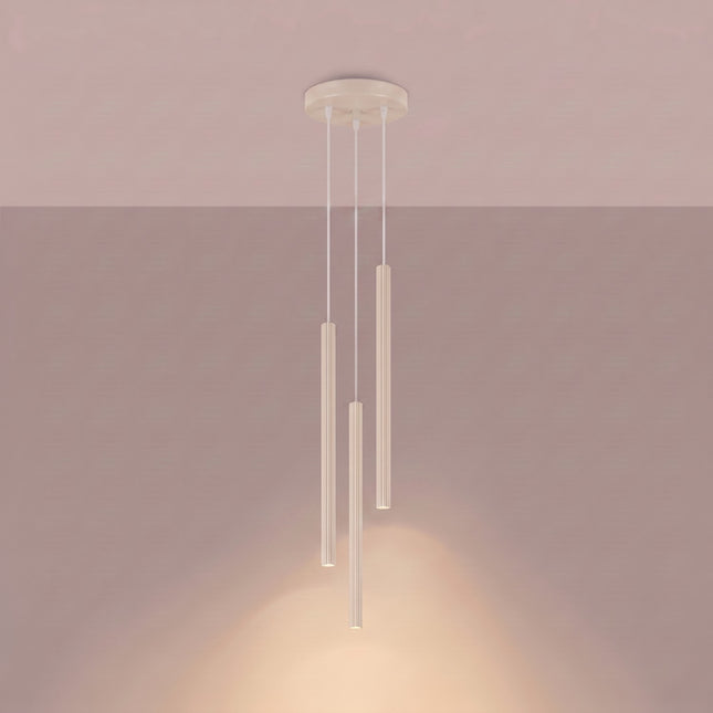 Suspension Cannelée 3 Lumières acier beige clair allumée, faisceau resserré