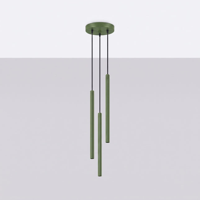 Suspension Cannelée 3 Lumières acier vert olive, vue en situation sur fond clair