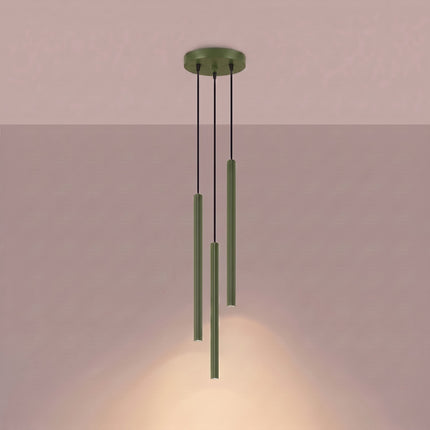 Suspension Cannelée 3 Lumières acier vert olive allumée, faisceau resserré