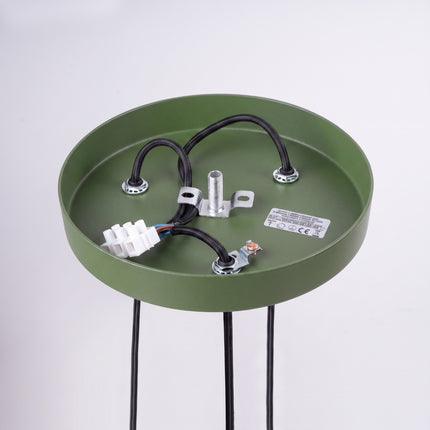 Suspension Cannelée 3 Lumières acier vert olive, vue de détail des stries