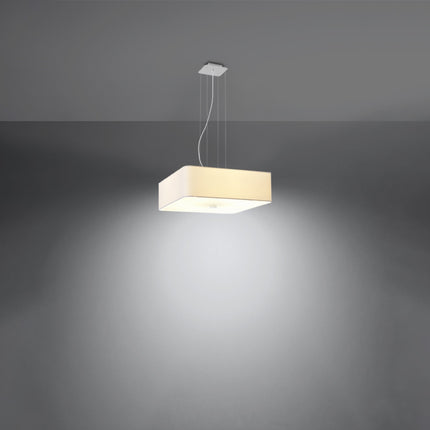 Suspension carrée blanche allumée diffusant une lumière chaude par son diffuseur en verre