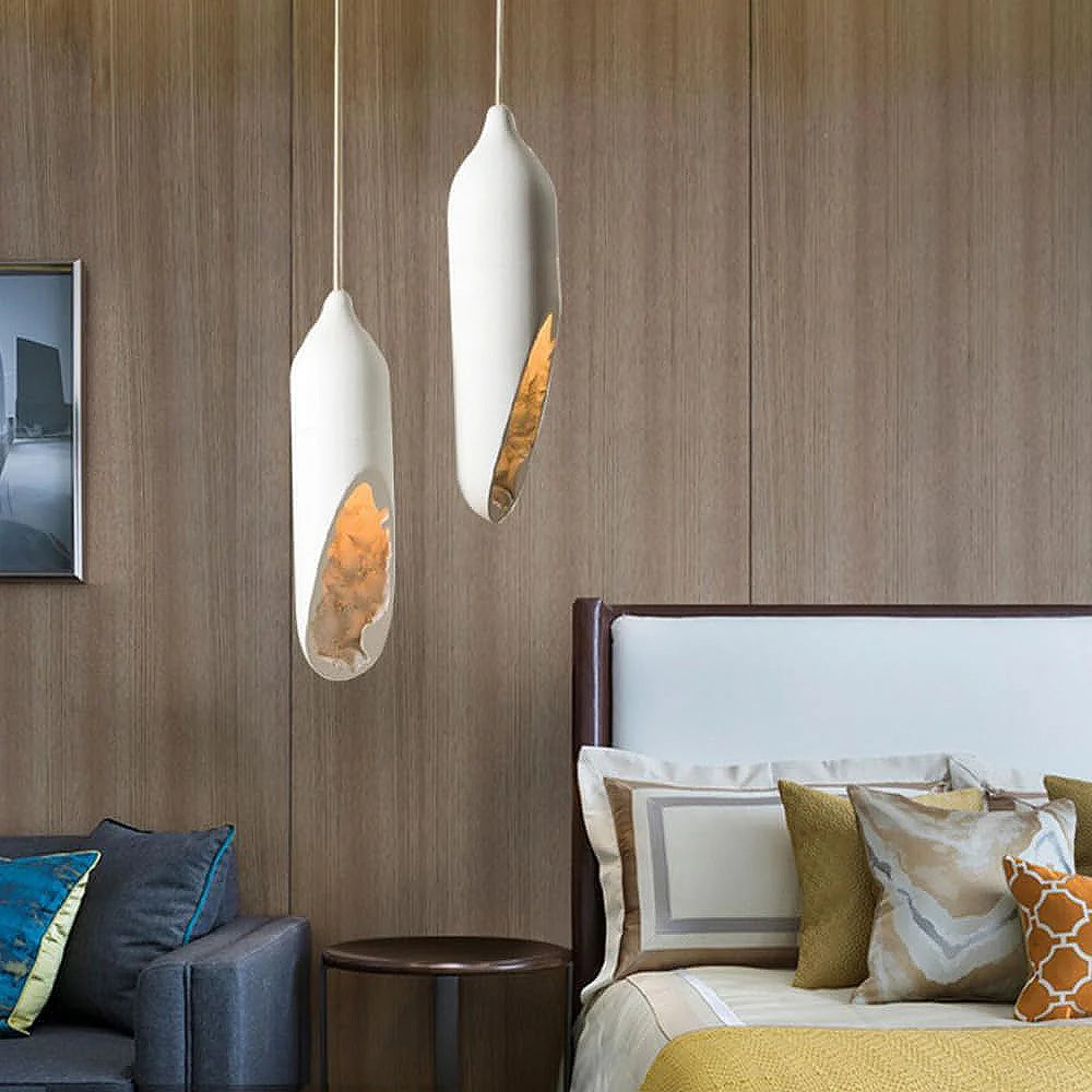 Suspension chandelier en gypse blanche pour une ambiance moderne et douce.