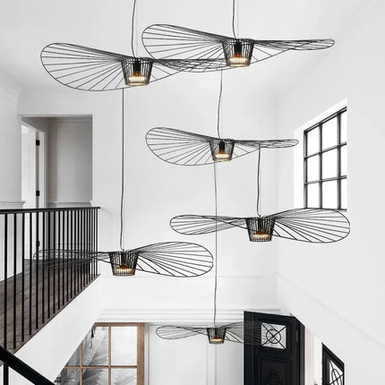 Suspension chapeau filaire diffusant une lumière douce et homogène