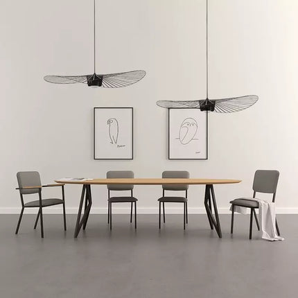 Suspension chapeau filaire noire détourée, silhouette large et graphique