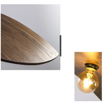 Détail du bord de l'abat-jour en bois et de l'ampoule à filament
