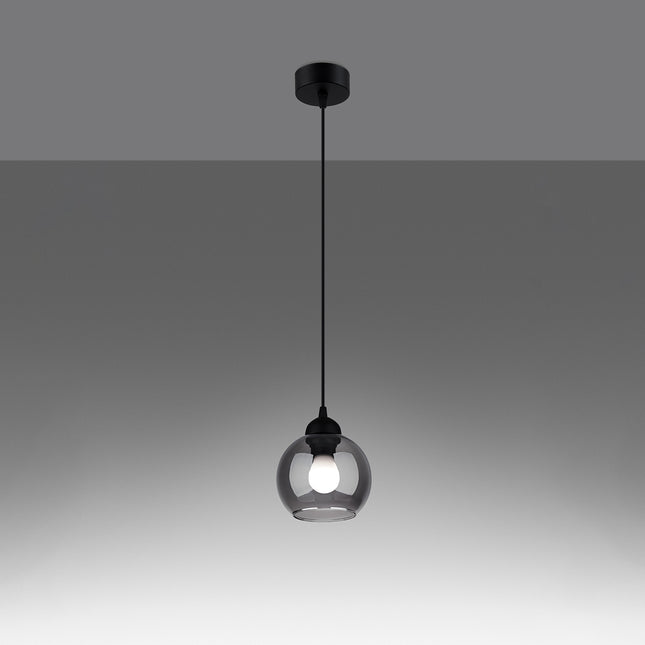 Détail du globe en verre fumé soufflé de la suspension Cloche, effet transparent teinté