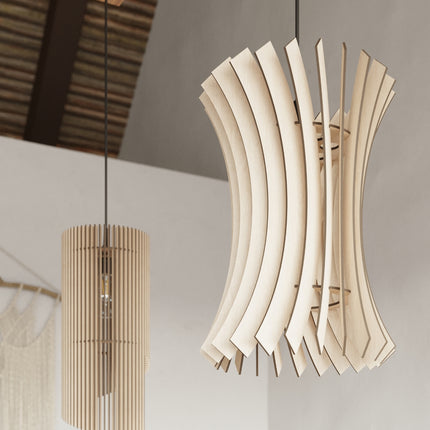 Détail de la suspension Colimaçon en Bois aux côtés d'une autre suspension en bois sculpté de la collection