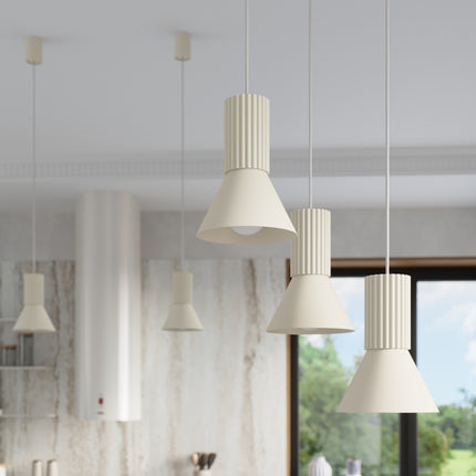 suspension cône à fût cannelé beige, intérieur contemporain