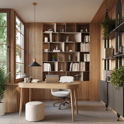 Suspension Cône Moderne noire suspendue au-dessus d'un bureau en bois, ambiance bibliothèque scandinave