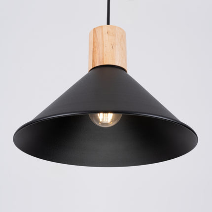 Suspension Cône Moderne noire, détail de l'abat-jour vu finition