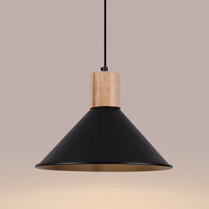 Suspension Cône Moderne noire, détail de l'abat-jour vu trois quarts