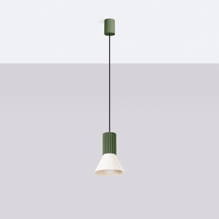 suspension cône beige à fût cannelé vert olive, vue en situation