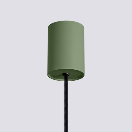 suspension cône beige à fût cannelé vert olive, détail de la fixation
