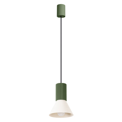 suspension cône beige à fût cannelé vert olive, packshot sur fond blanc