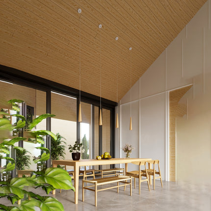 Quatre suspensions cône en bois naturel au-dessus d'une table à manger, plafond en bois clair